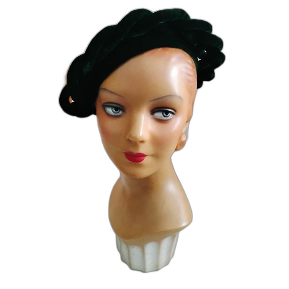 1930s Vintage Deep Green Velvet Evening Hat, Size 22 - Picture 3 of 5